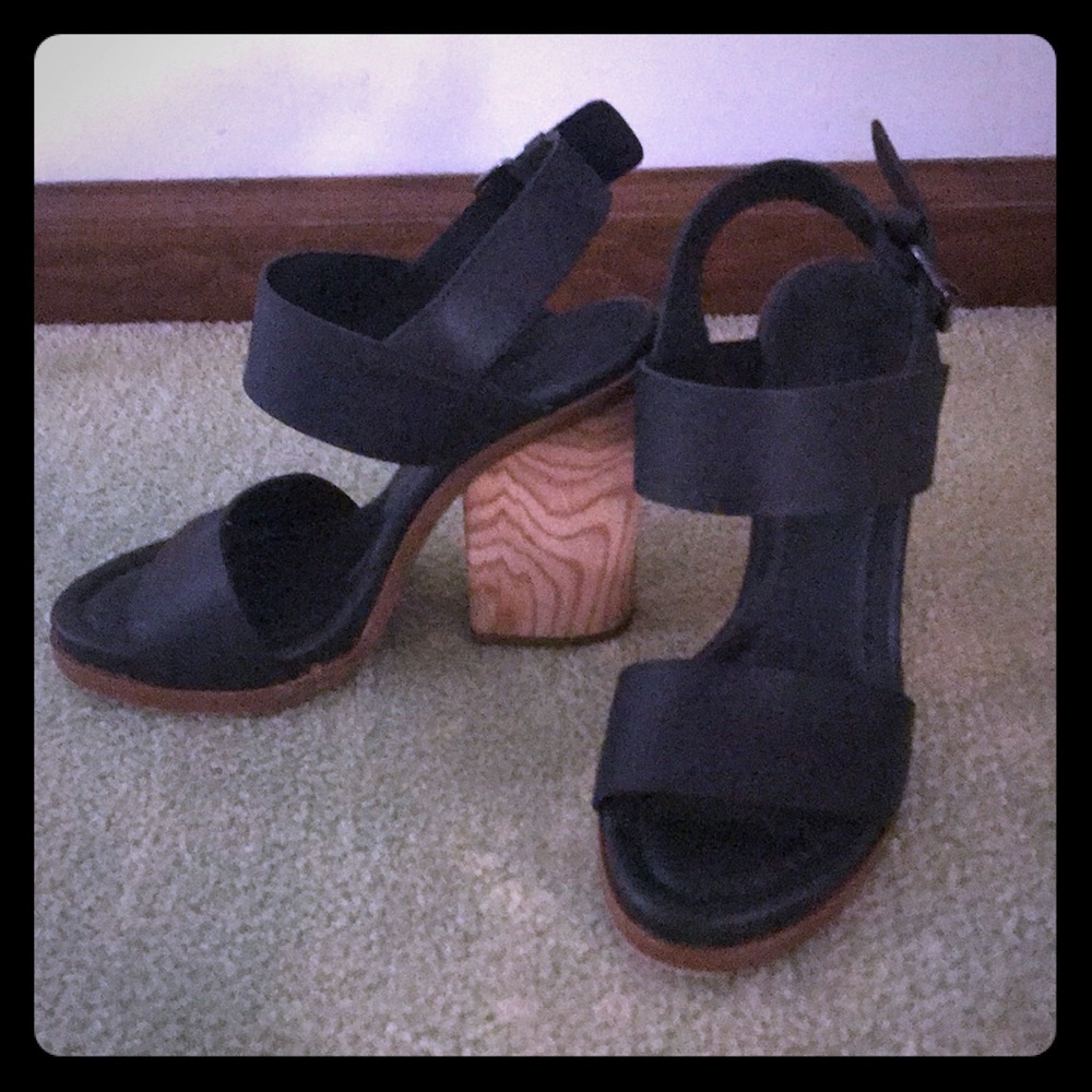 Vince leather wedge